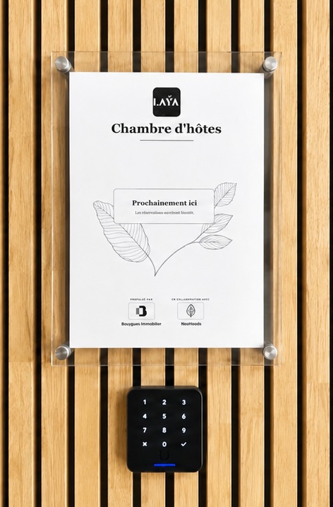 Affichage et digicode — chambre d'hôtes Terres de Laya