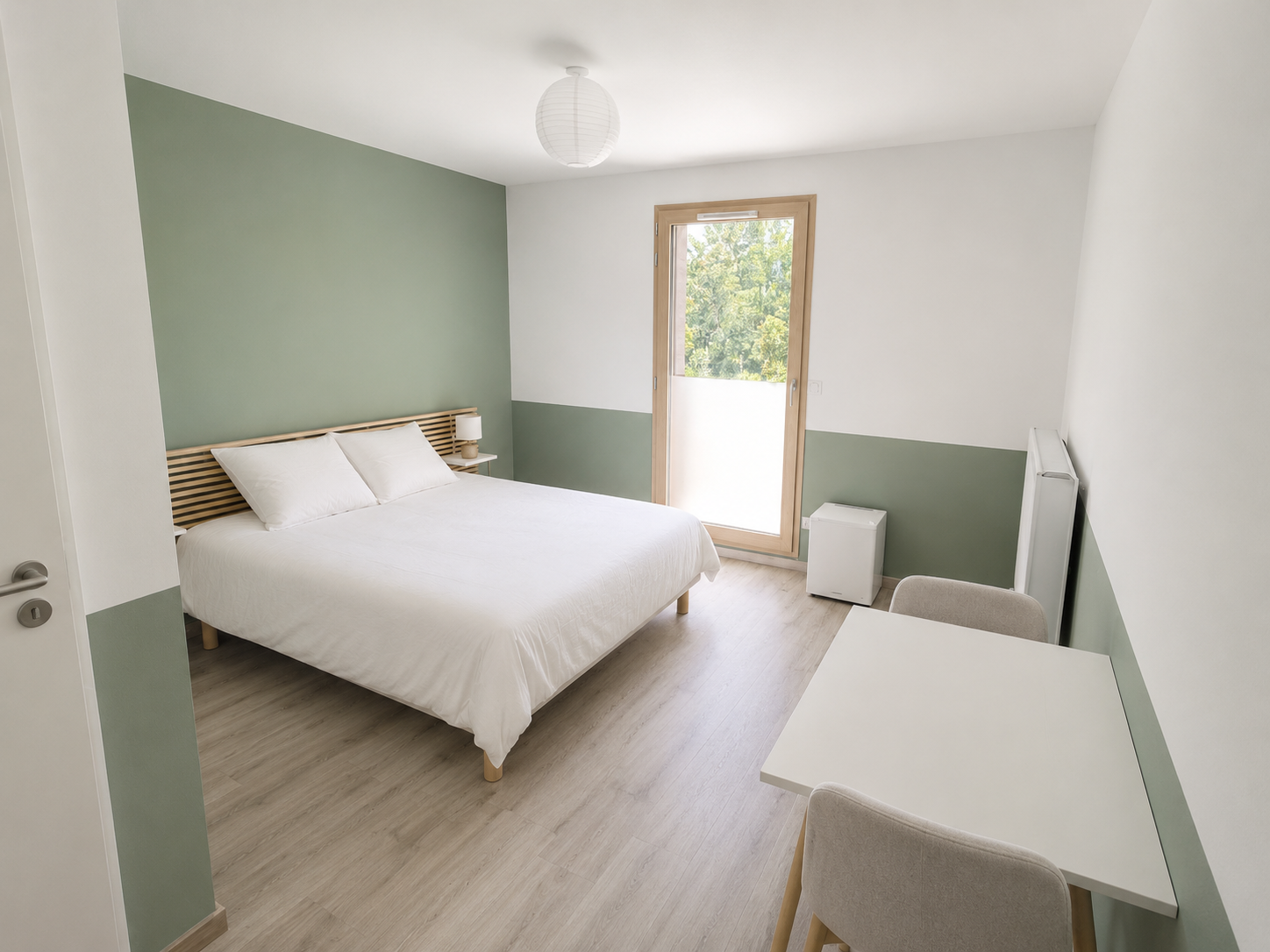 Chambre d’hôtes Terres de Laya — lit double, espace lumineux